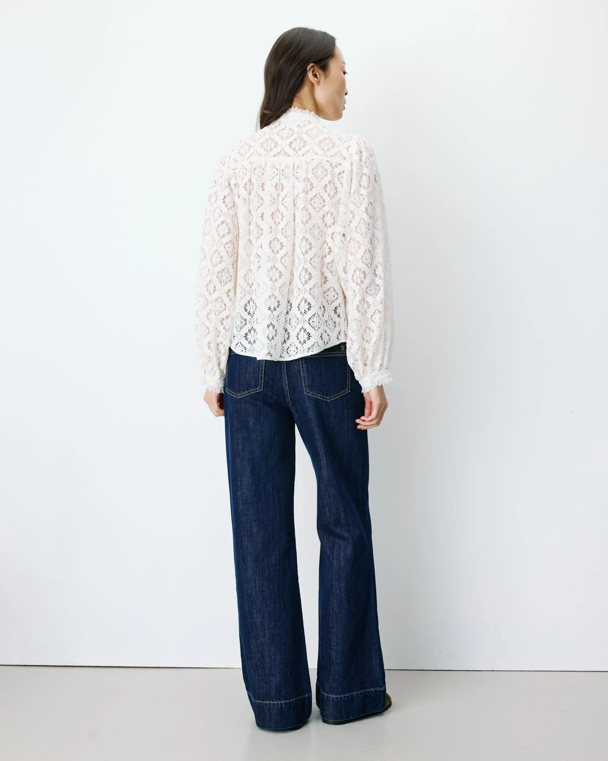 Blouse ample en dentelle boutonnée ivoire Anita