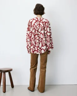 Blouse col V à imprimé géométrique terracotta Ambrine