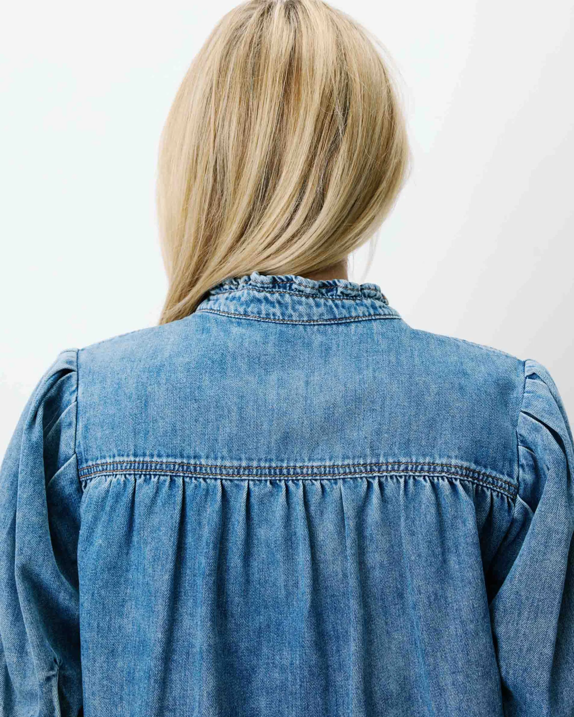 Blouse en denim col V manches bouffantes lightblue Amande