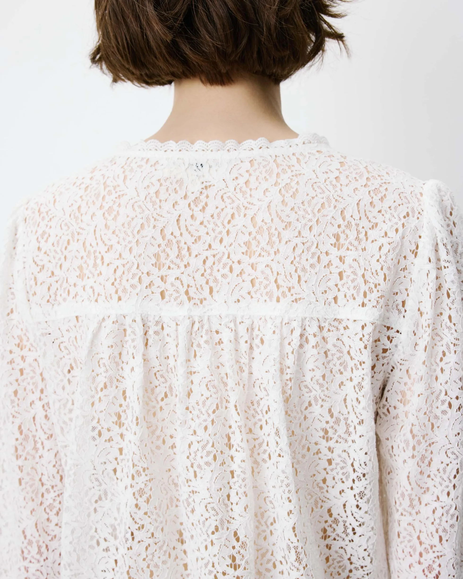 Blouse en dentelle col V manches longues ivoire Aurora