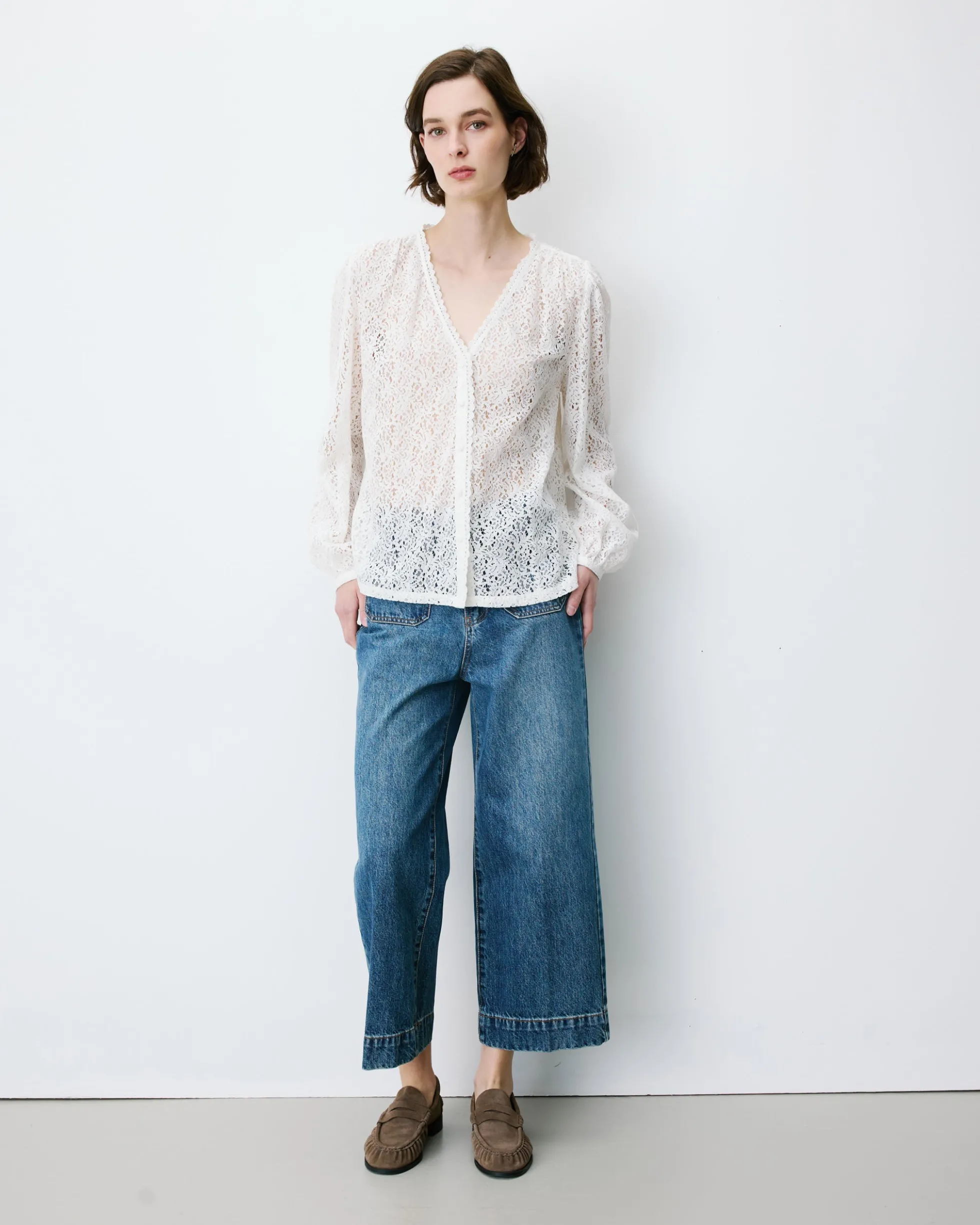 Blouse en dentelle col V manches longues ivoire Aurora