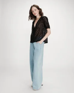 Blouse en dentelle col V manches courtes noir Vicky