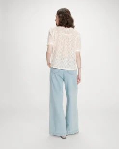 Blouse en dentelle col V manches courtes amande Vicky