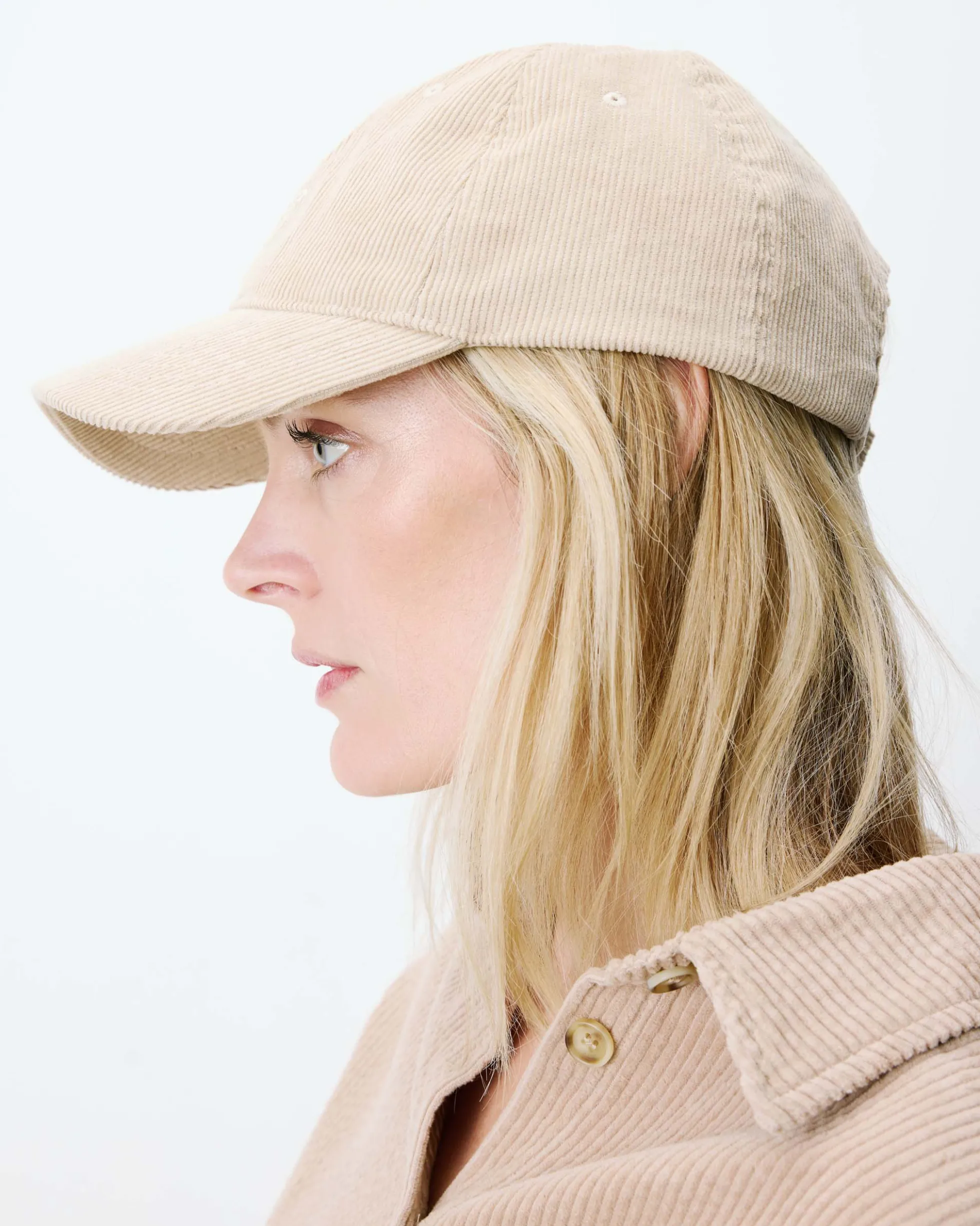 Casquette en velours côtelé logo latte Alona