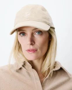 Casquette en velours côtelé logo latte Alona