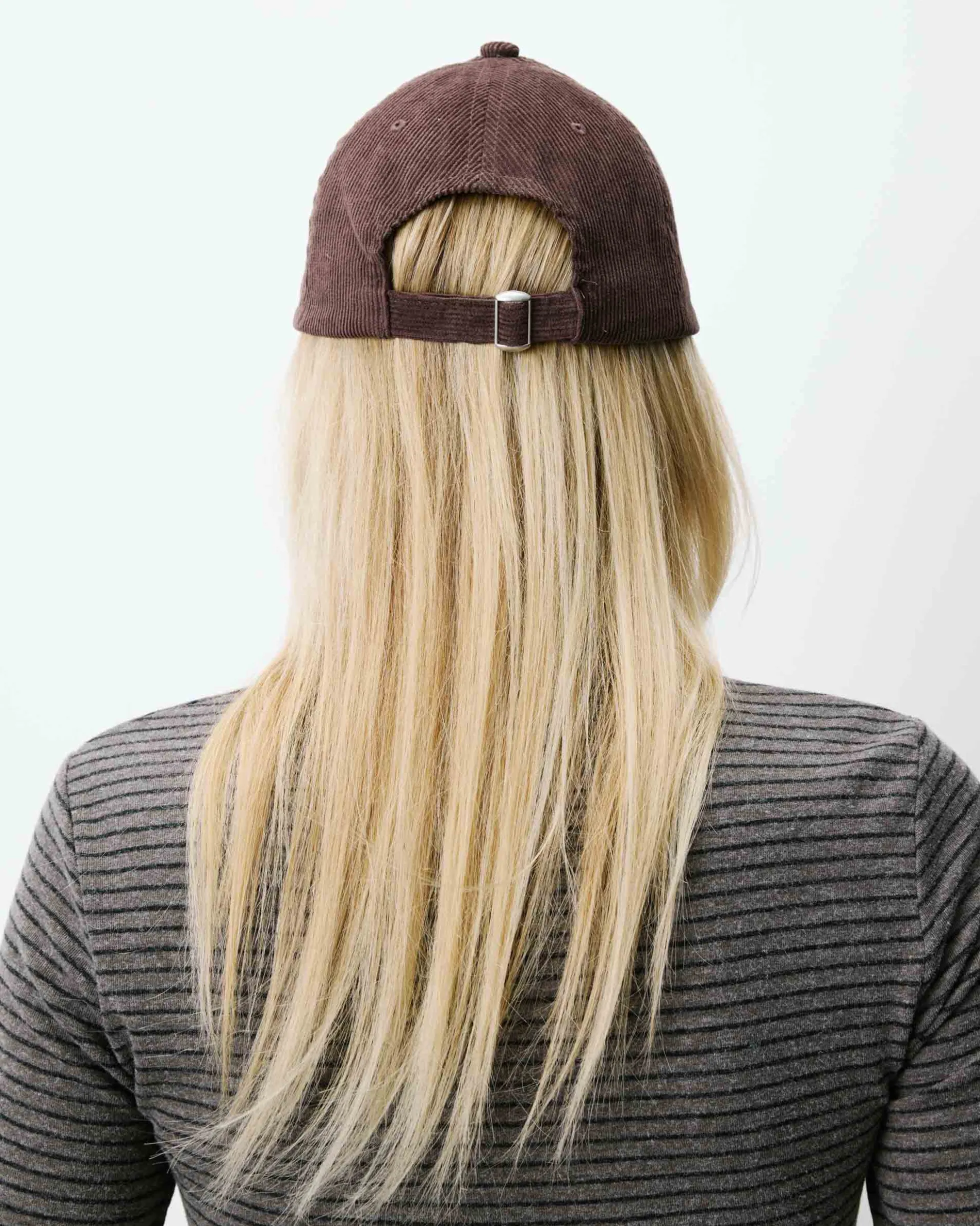 Casquette en velours côtelé logo chocolat Alona