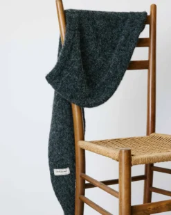 Écharpe capuche en maille tricotée anthracite Briony