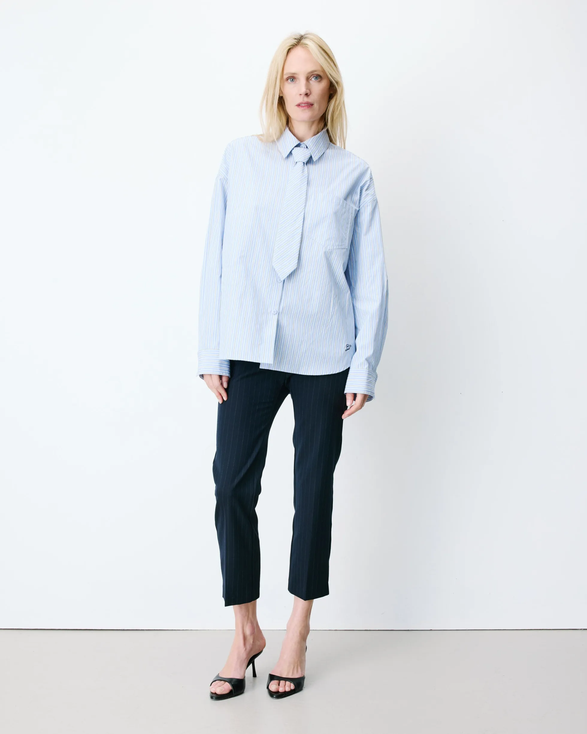 Chemise rayée oversize à cravate amovible ciel Athena