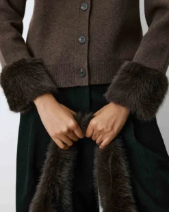 Gilet en maille poignets fausse fourrure chocolat Bambino