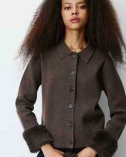 Gilet en maille poignets fausse fourrure chocolat Bambino