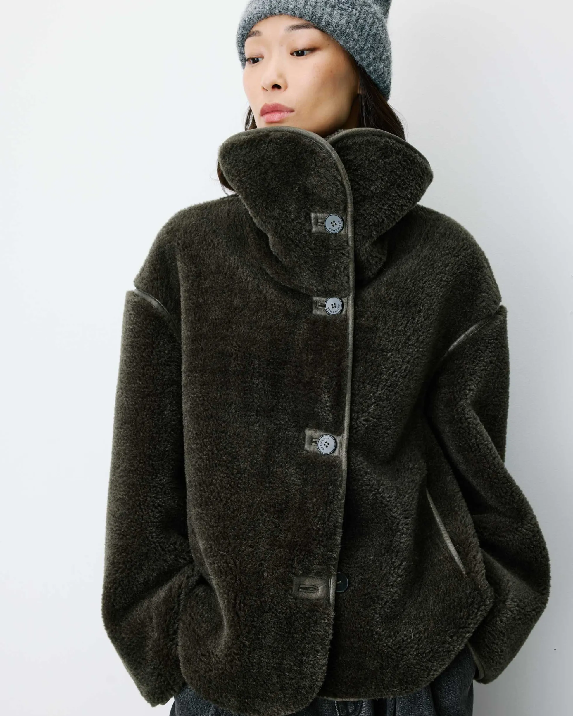 Manteau en fausse fourrure oversize boutonné kaki Amelio