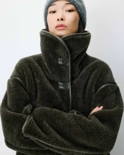 Manteau en fausse fourrure oversize boutonné kaki Amelio