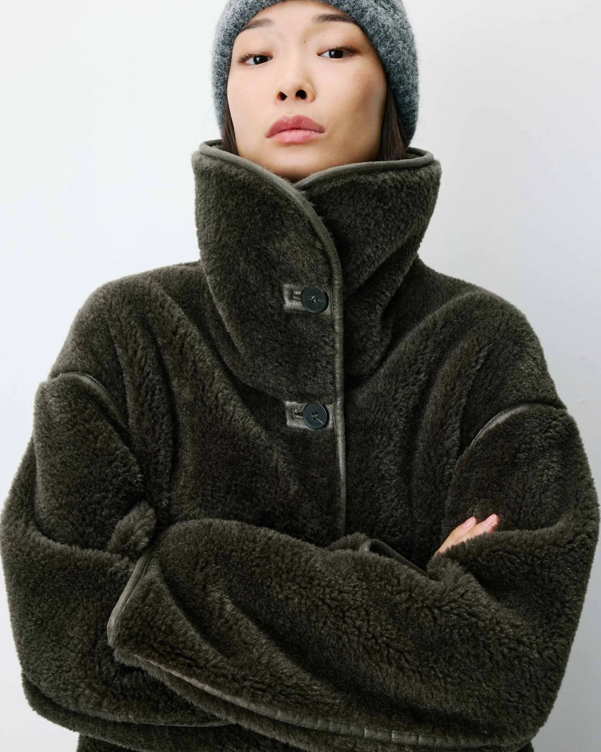 Manteau en fausse fourrure oversize boutonné kaki Amelio