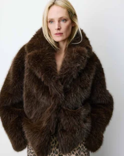 Manteau fausse fourrure croisé chocolat Amy