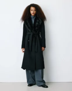 Manteau long croisé col en fausse fourrure noir Beryl