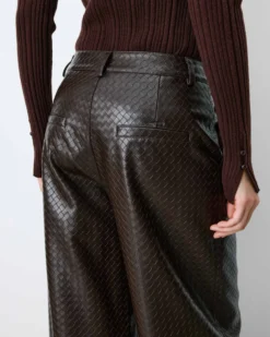 Pantalon barrel similicuir texturé chocolat Artius