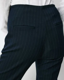 Pantalon capri ajusté à rayures marine Adrian