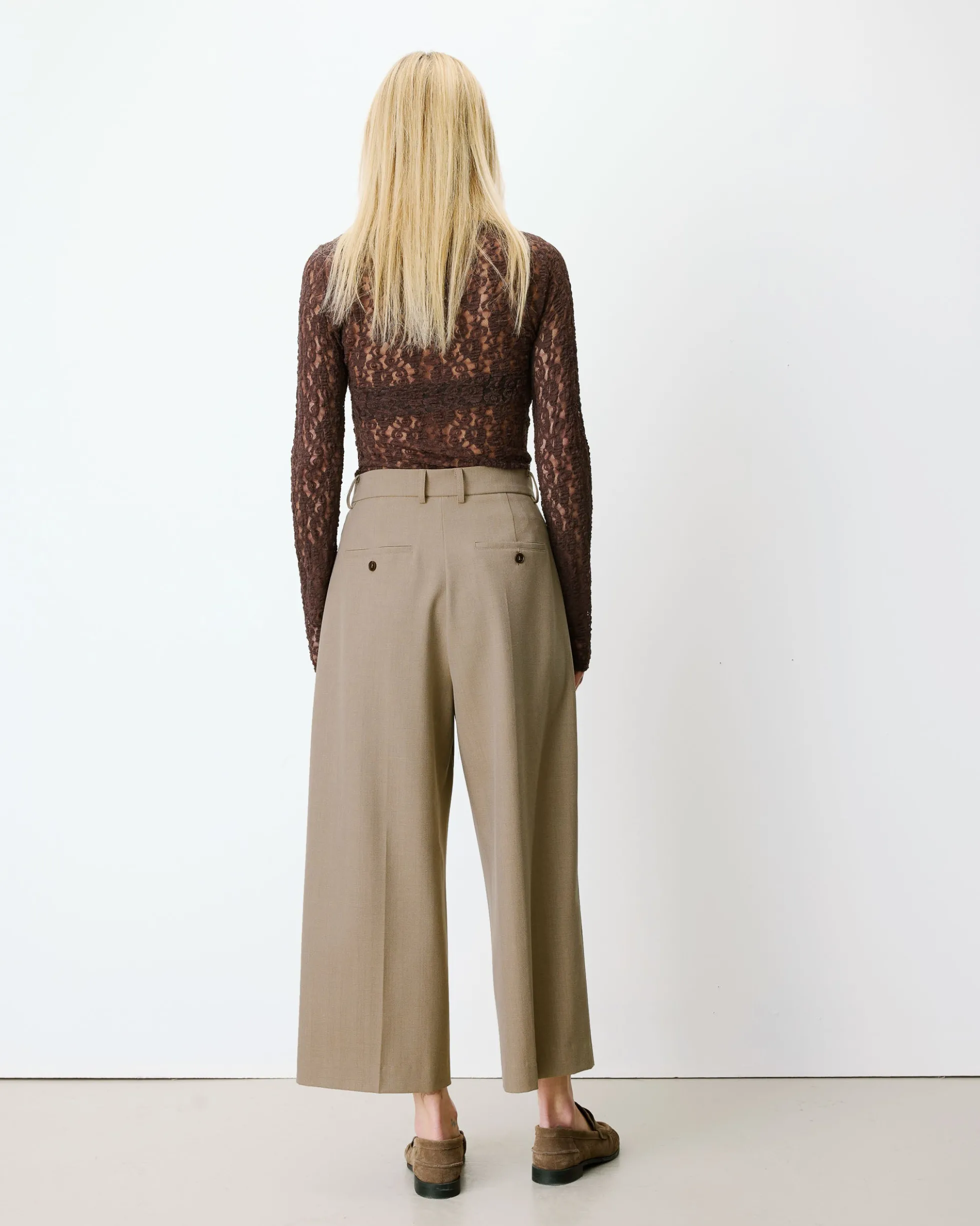 Pantalon tailleur court large à plis beige Atlantis