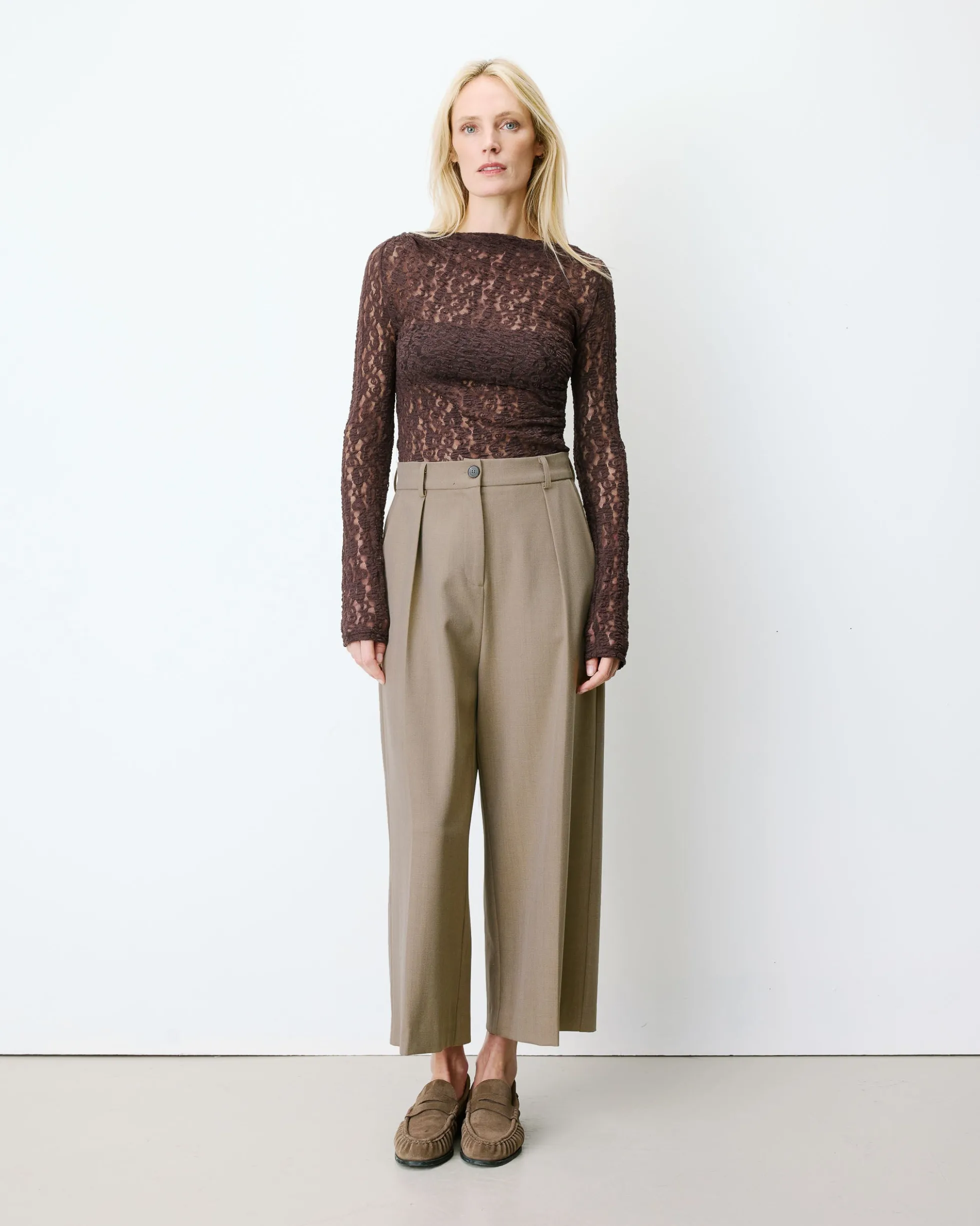 Pantalon tailleur court large à plis beige Atlantis