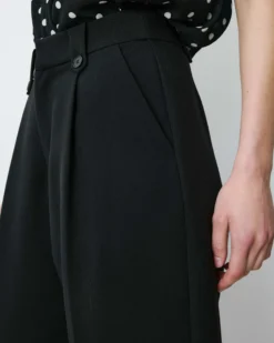 Pantalon tailleur large à plis noir Nilay
