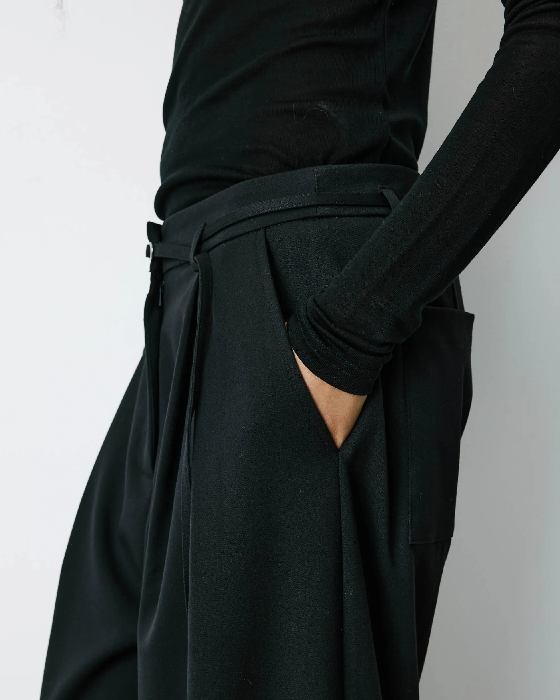 Pantalon tailleur oversize à plis ceinturé noir Barclay