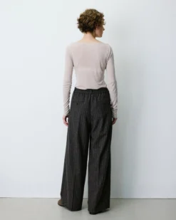 Pantalon tailleur rayé en laine mélangée chocolat Baldwin