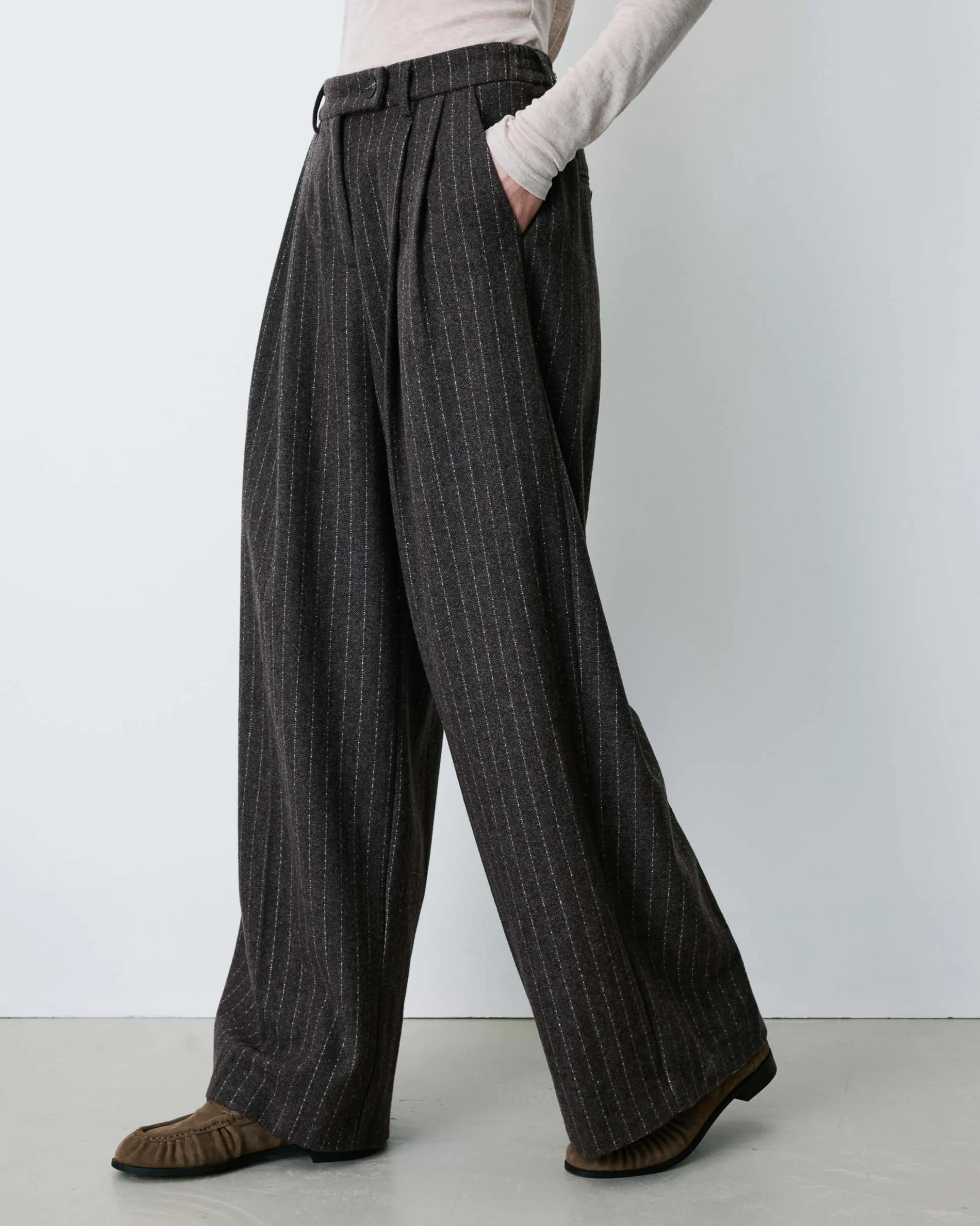Pantalon tailleur rayé en laine mélangée chocolat Baldwin