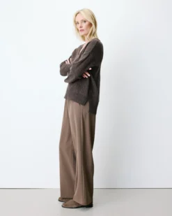 Pull ample col V en maille lurex chocolat Salvador