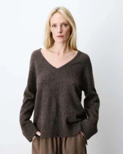 Pull ample col V en maille lurex chocolat Salvador