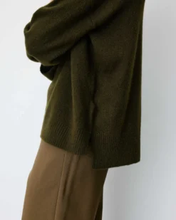 Pull ample col V en maille lurex kaki Salvador