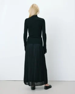 Pull col roulé ajusté en maille fine noir Alfred