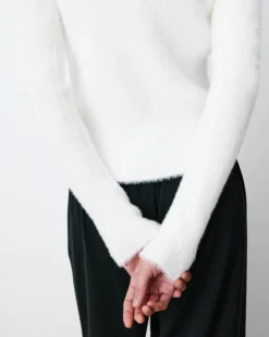 Pull doux près du corps col rond ecru Auryn