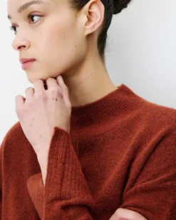 Pull large en maille jersey col montant terracotta Adelice