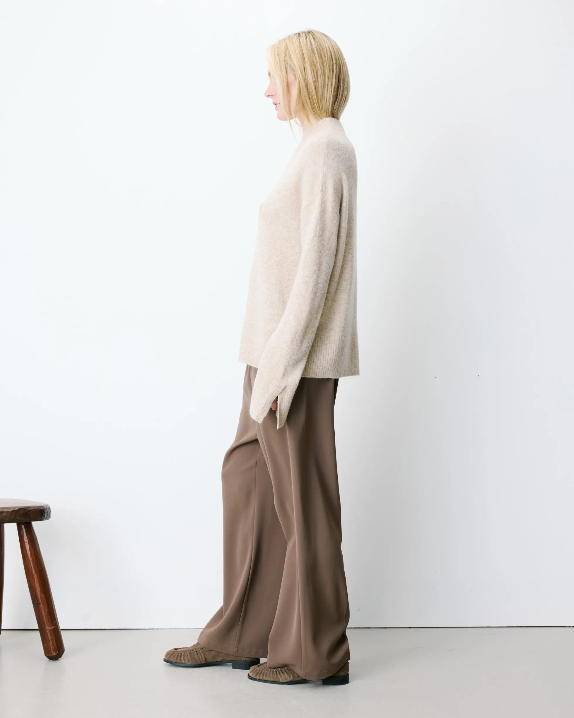 Pull large en maille jersey col montant sable Adelice