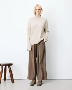 Pull large en maille jersey col montant sable Adelice