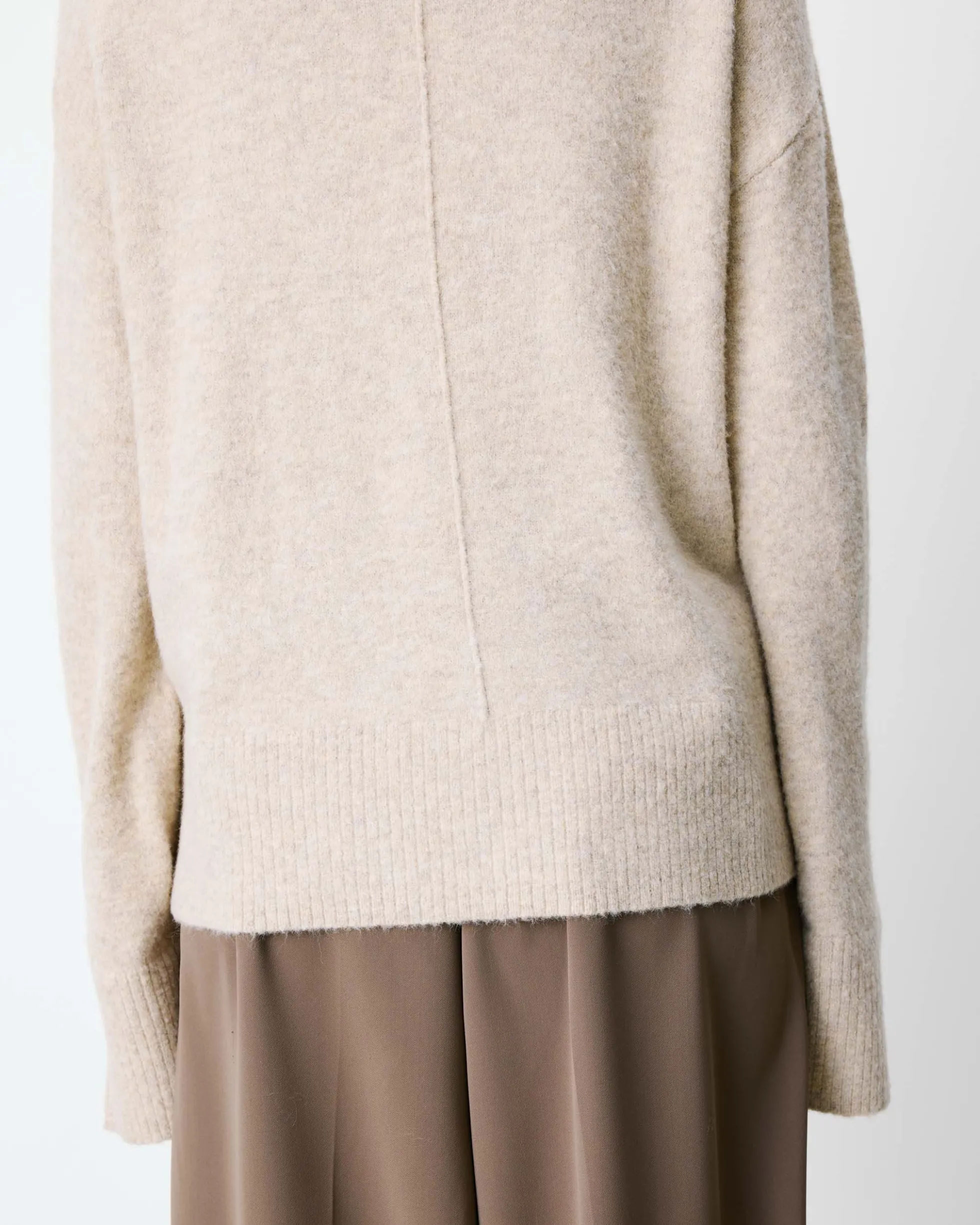 Pull large en maille jersey col montant sable Adelice