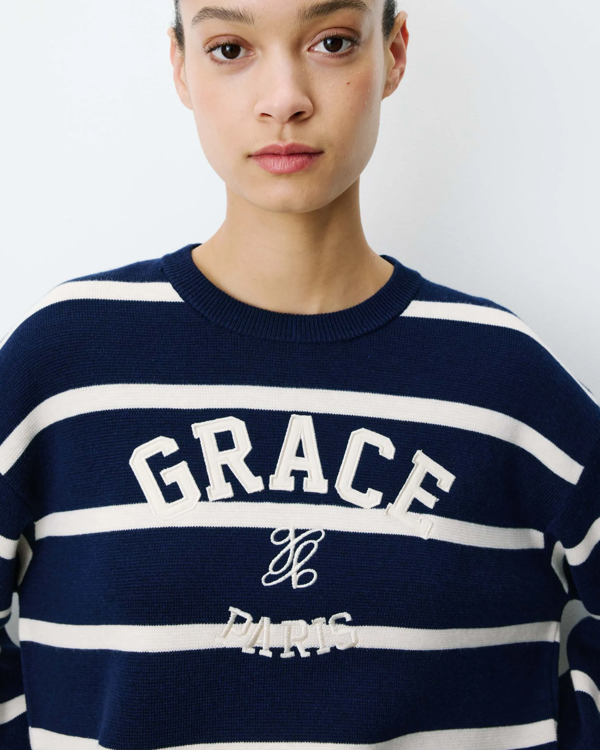 Pull à logo universitaire brodé marine Ashford