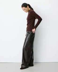 Pull maille fine près du corps col montant chocolat Aloe