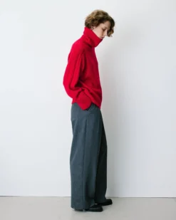 Pull oversize col roulé en maille torsadée rouge Bastille