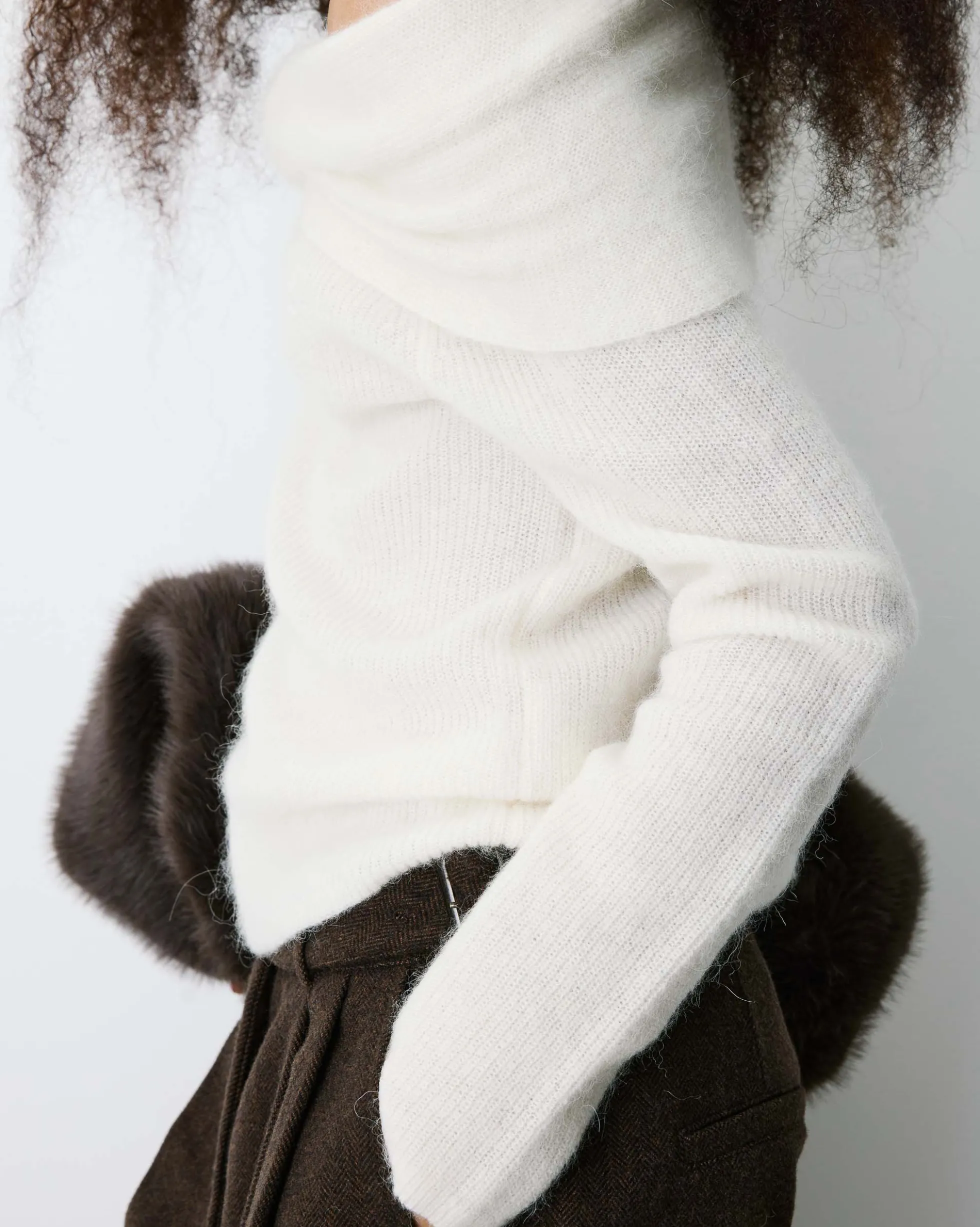 Pull à épaules dénudées manches longues ecru Bisou