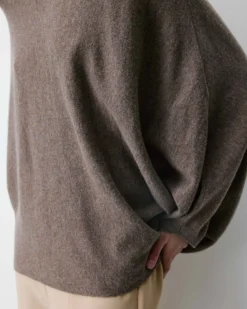 Pull poncho col bateau manches larges taupe Adela