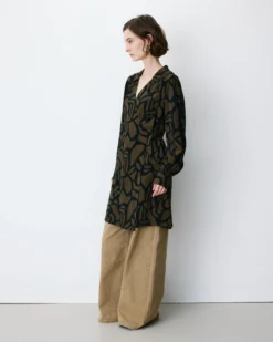 Robe courte portefeuille à motif kaki Anika