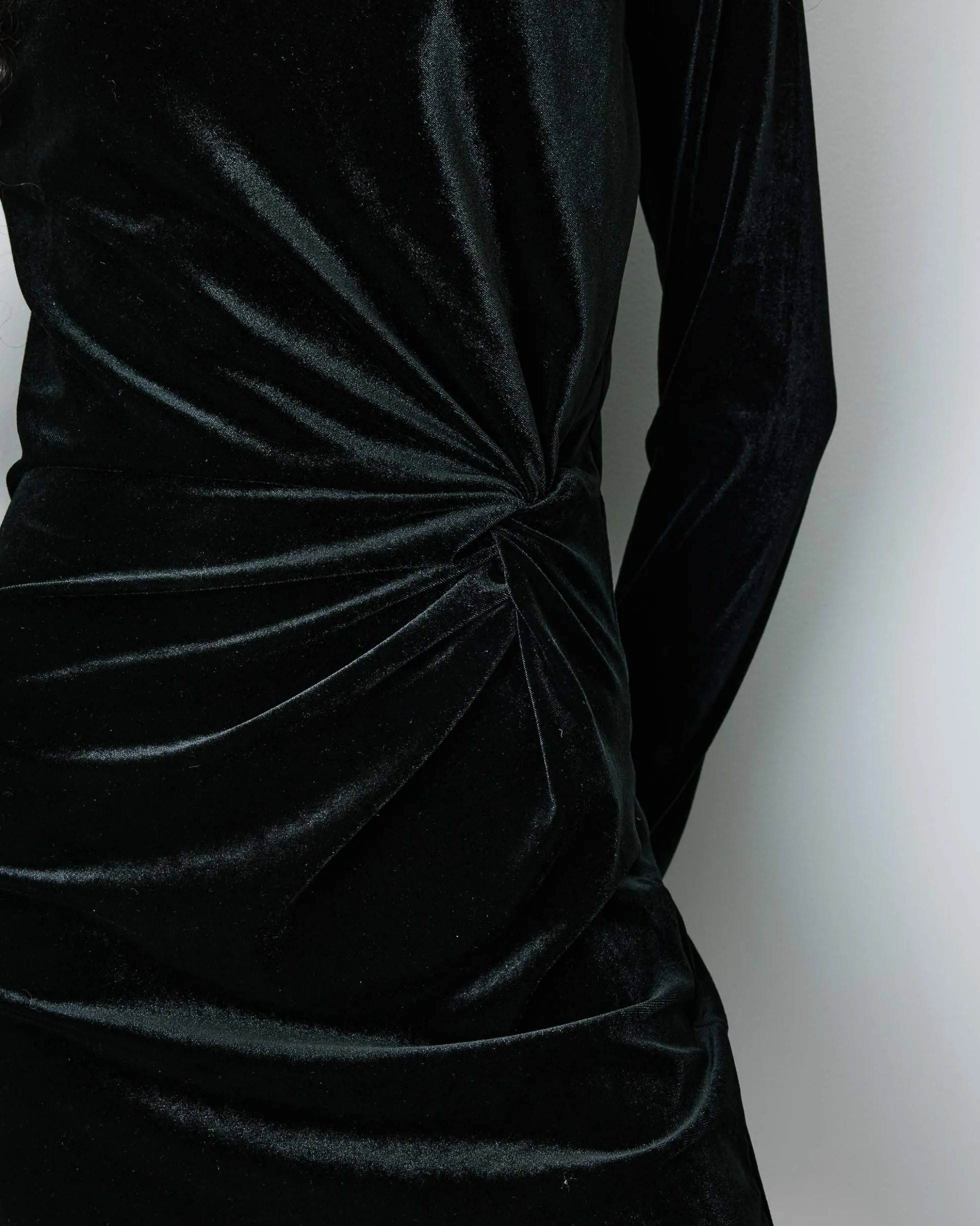 Robe courte velours drapée manches longues noir Beverly