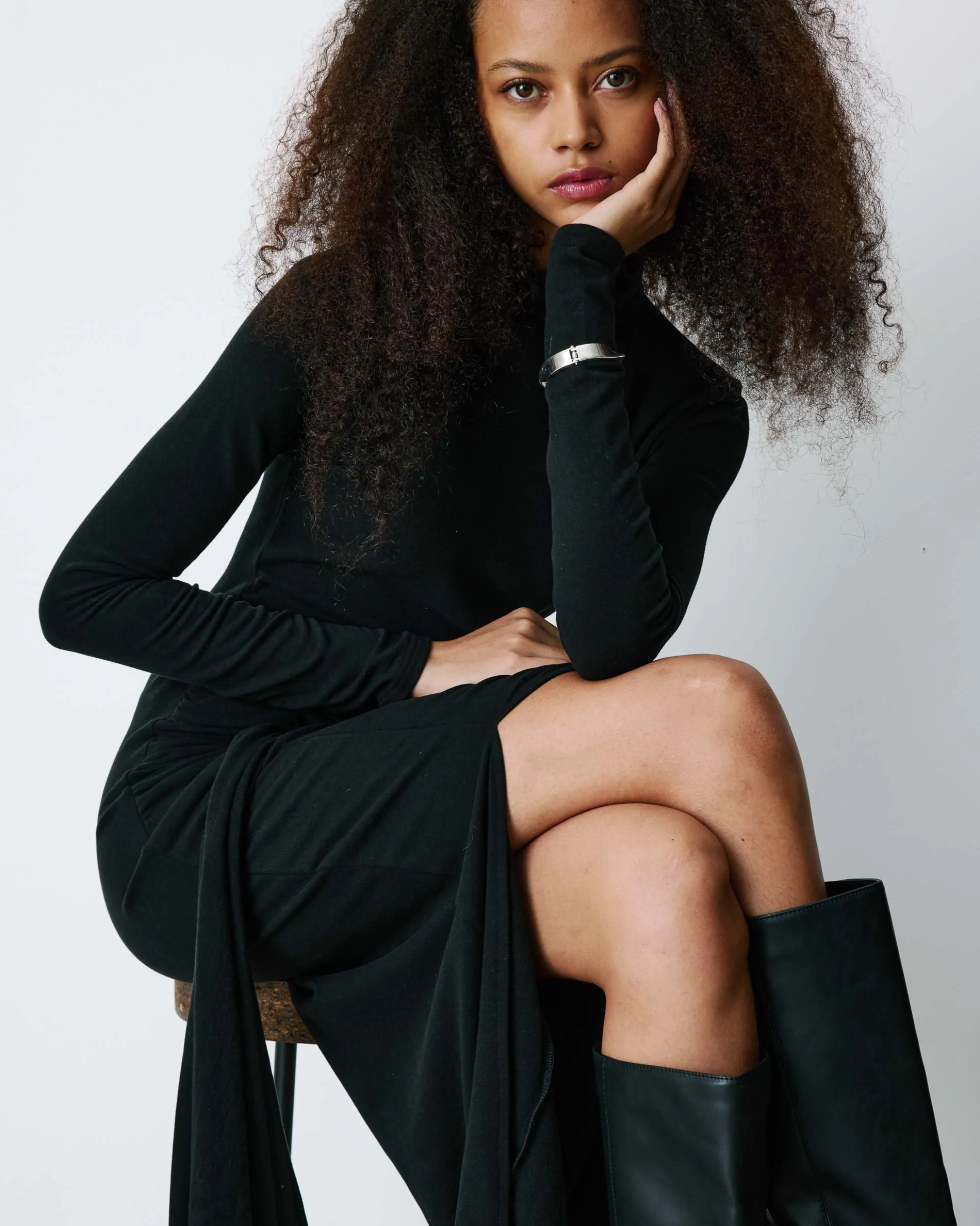 Robe longue ajustée dos nu à nœud devant noir Britney