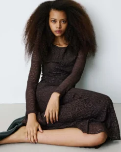 Robe longue en dentelle froncée chocolat Bianca