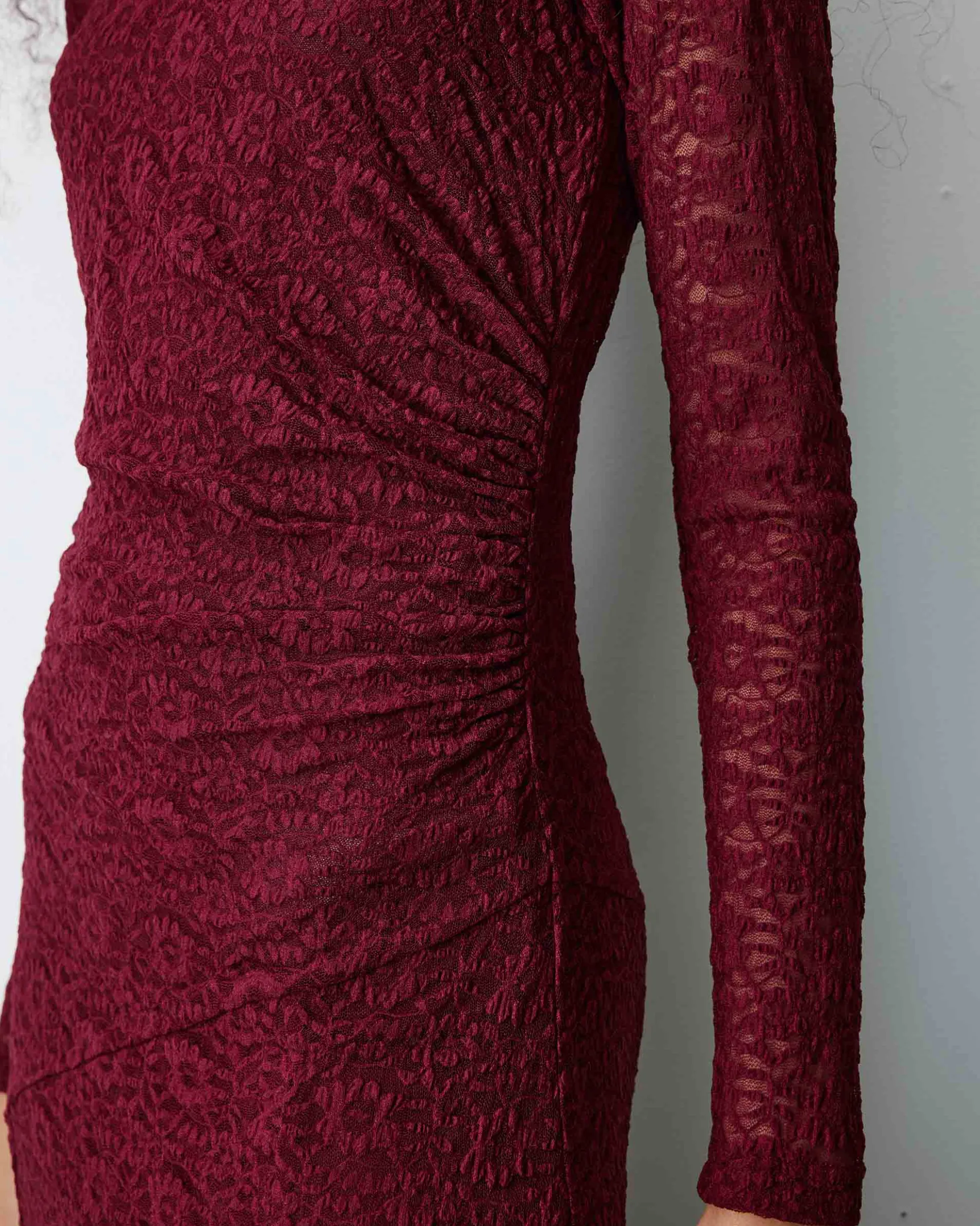 Robe longue en dentelle froncée cherry Bianca