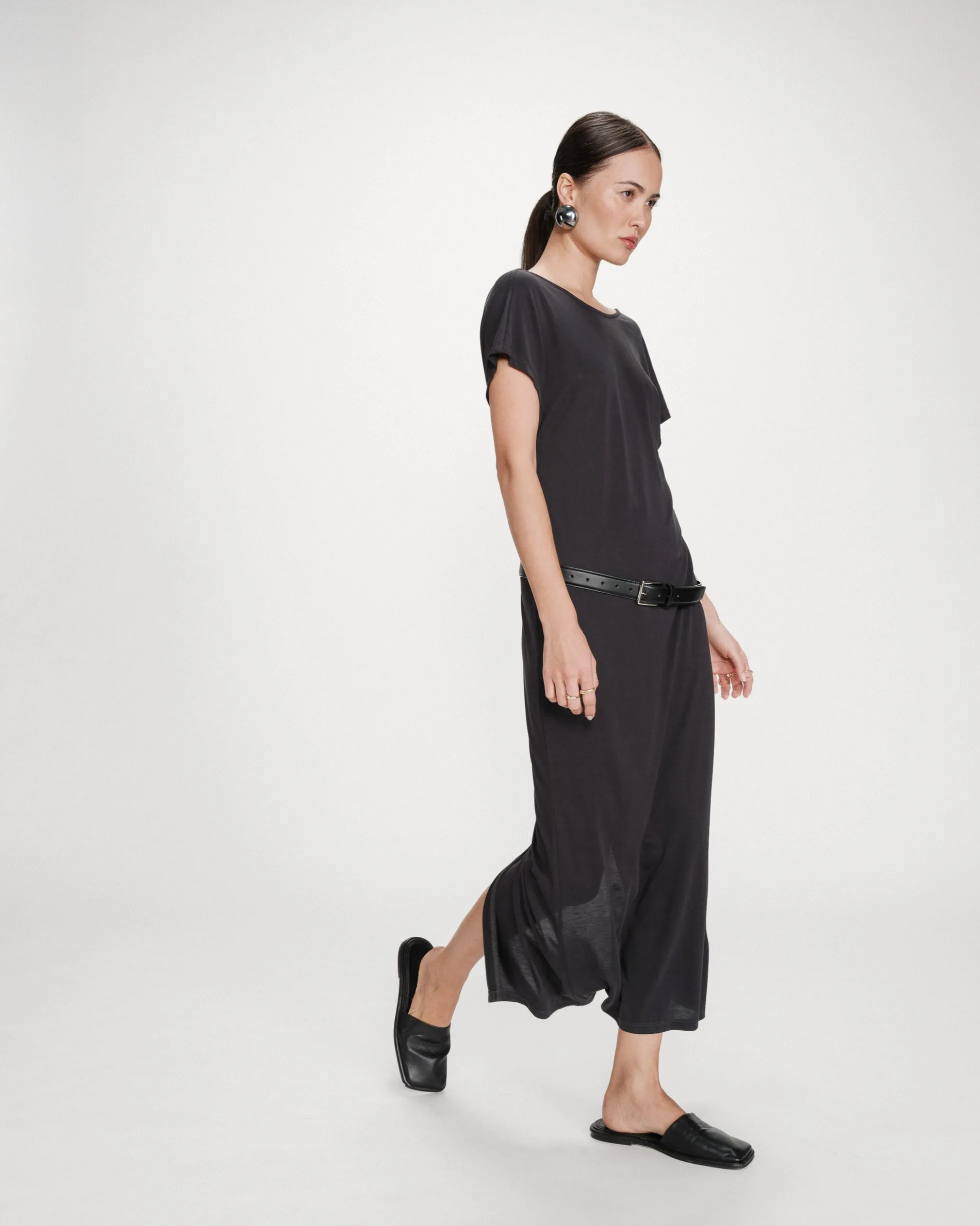 Robe longue légère en modal manches courtes carbone Peace