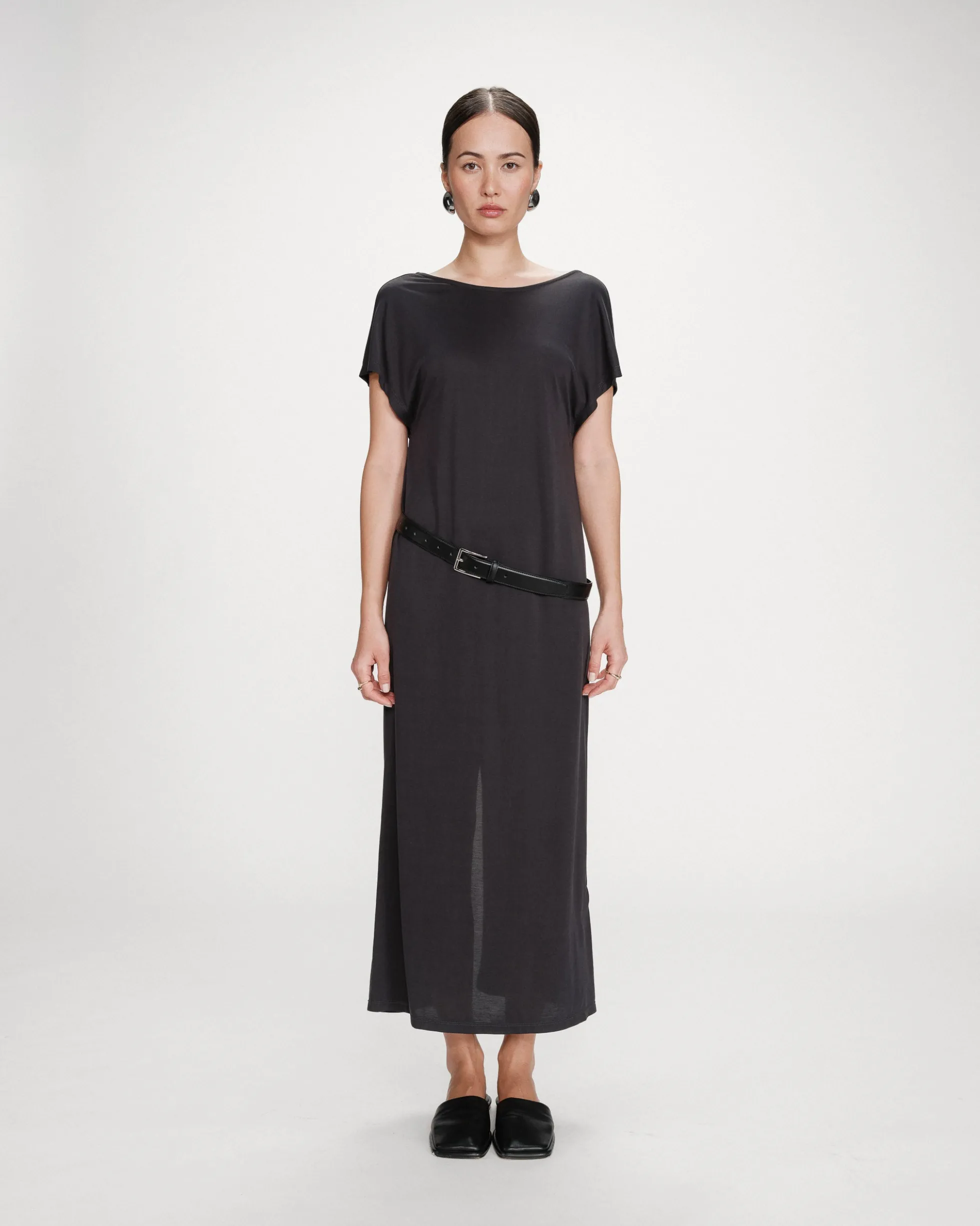 Robe longue légère en modal manches courtes carbone Peace