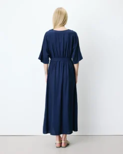 Robe longue évasée col V croisé marine Amelia