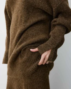 Robe pull courte oversize col V chocolat Airina